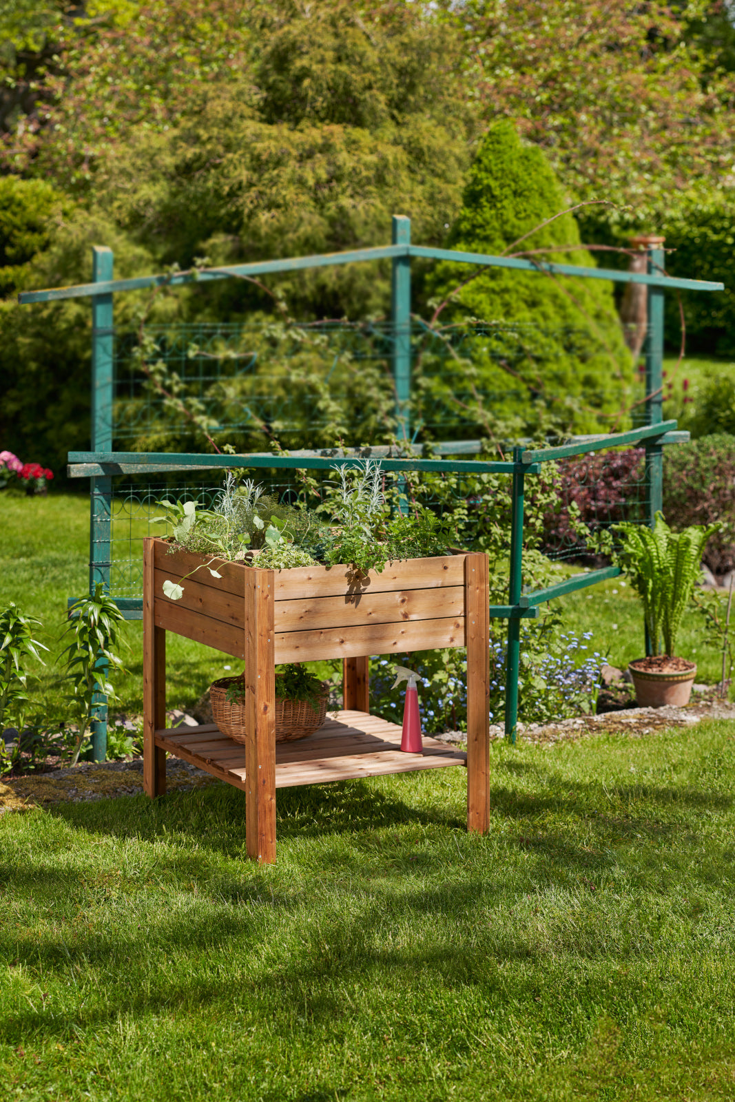 Square Raised Bed with Shelf