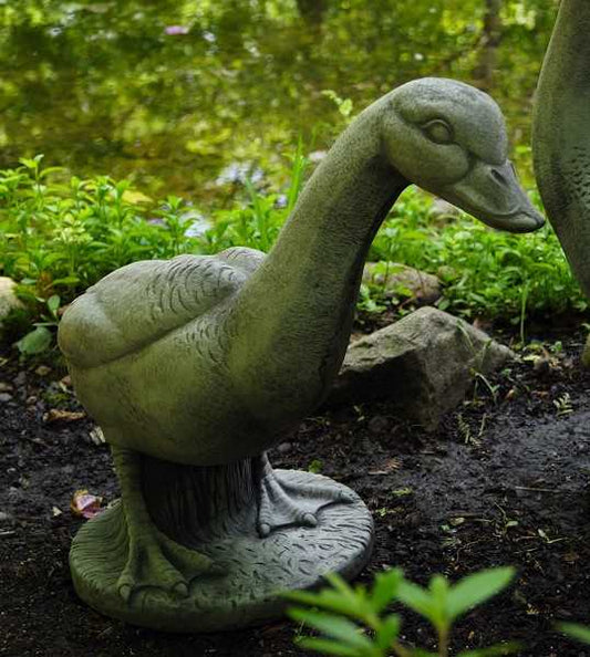 GANDER STATUE 18" TALL