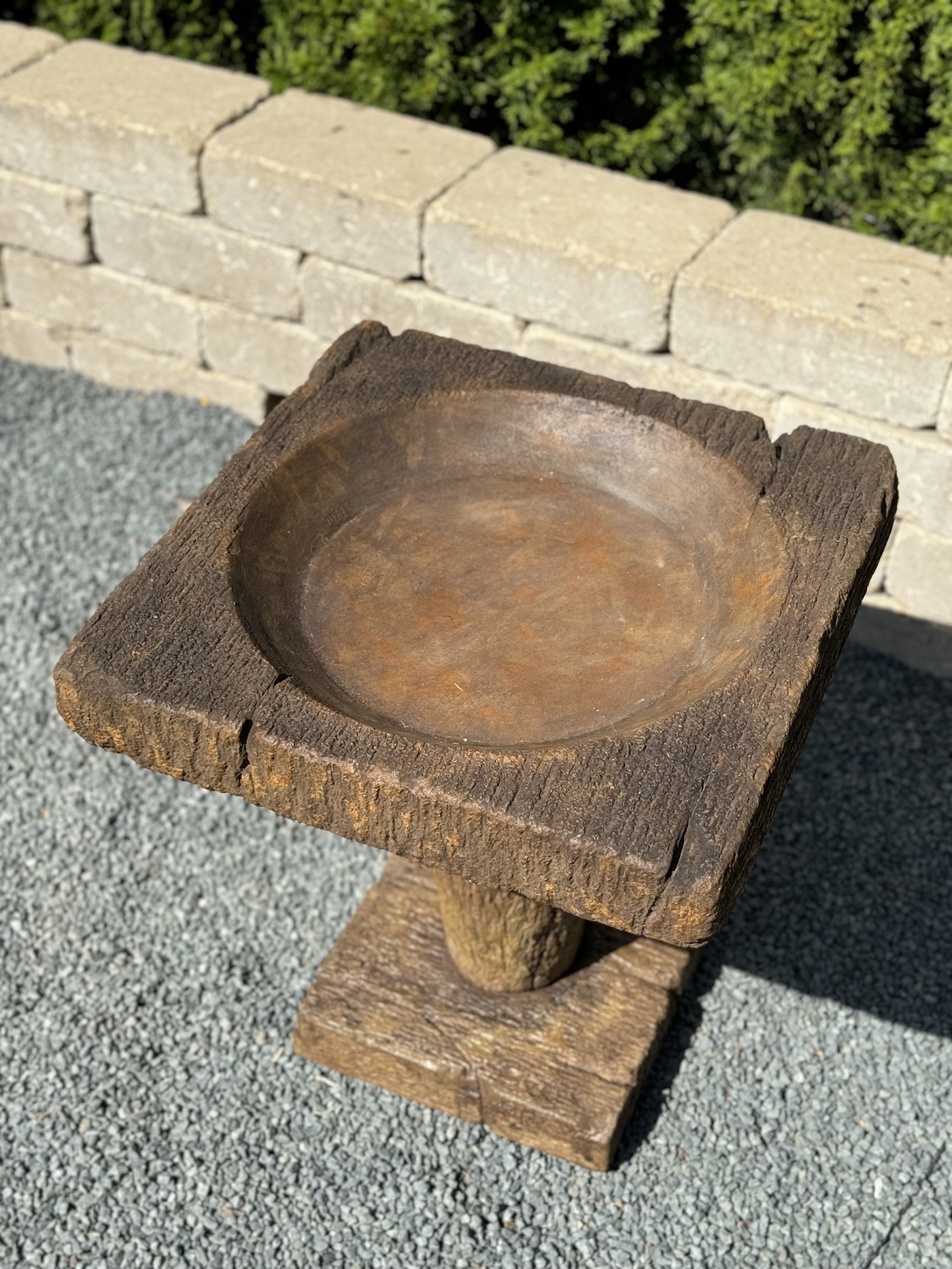 STONE EDGE BIRDBATH 22" TALL