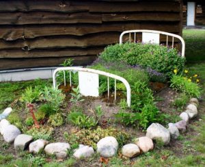 Flower bed design with bed